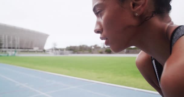 Sudor Fitness Respiración Mujer Entrenamiento Correr Atleta Estadio Para Ejercicio — Vídeo de stock