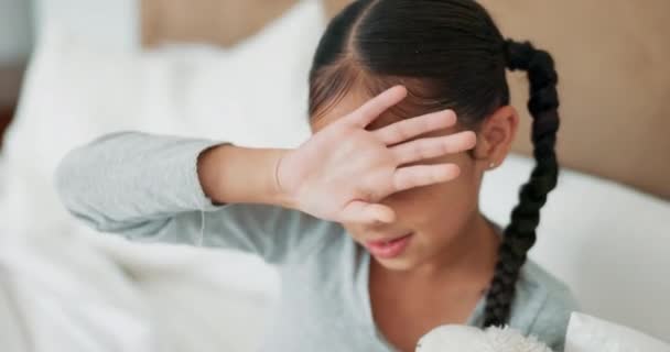 Fieber Kopfschmerzen Und Kinderkrankheit Mit Schmerzen Und Temperaturkontrolle Schlafzimmer Zuhause — Stockvideo
