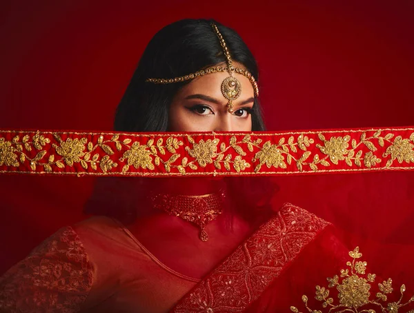 Móda Oči Portrét Indiánské Ženy Závojem Tradičním Oblečení Špercích Sárí — Stock fotografie