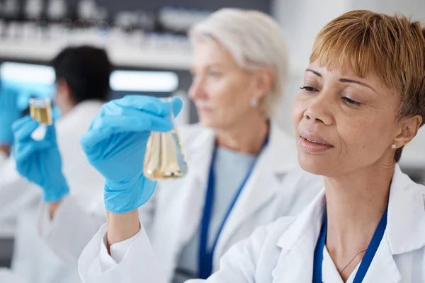 Huile Essentielle Développement Scientifique Dans Laboratoire Faisant Recherche Bio Parfum — Photo