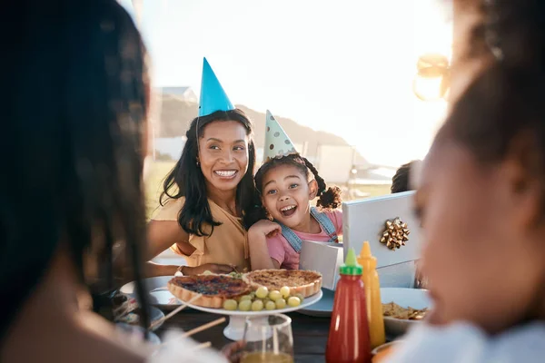 Family Outdoor Mother Girl Birthday Celebration Happiness Excited Cheerful Mama — Stock Photo, Image