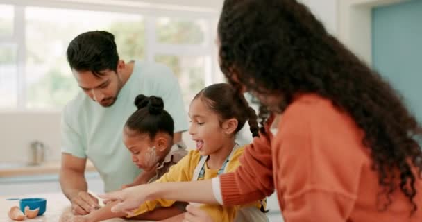 Aprendizagem Cozinha Pais Assando Com Seus Filhos Para Desenvolvimento Infantil — Vídeo de Stock