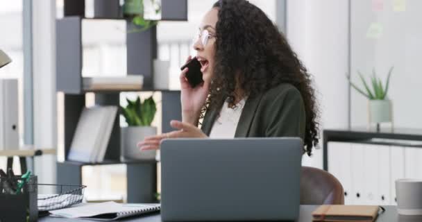 Mujer Negocios Llamada Telefónica Enojado Oficina Con Estrés Decepcionado Quejarse — Vídeos de Stock