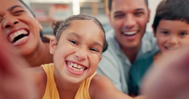 Divertente Famiglia Genitori Con Bambini Selfie Felicità Con Gioia Tempo — Video Stock