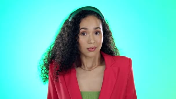Omuz Silkme Kadın Soruyla Şüphe Emoji Neden Stüdyoda Ele Tutuşma — Stok video