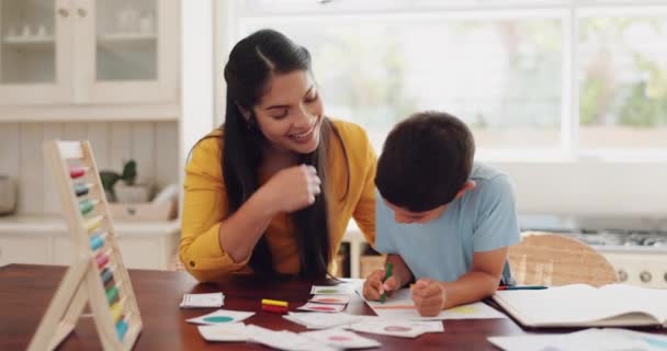 Domácí Úkoly Matka Syn Vzděláním Znalostmi Učením Štěstím Psaním Kreativitou — Stock video