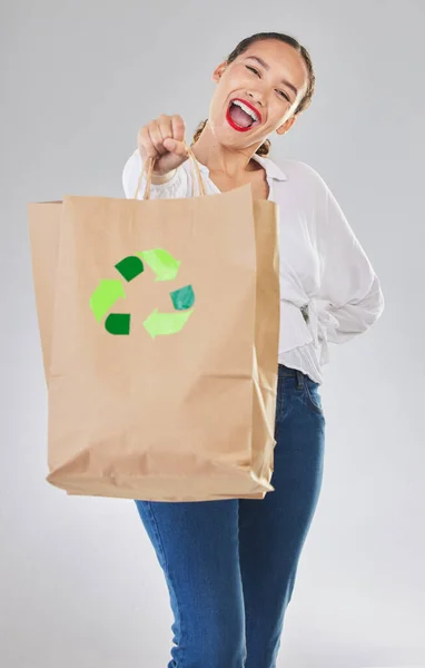 Recykling Środowisko Szczęśliwa Kobieta Torbą Ślad Węglowy Zrównoważony Rozwój Zakupami — Zdjęcie stockowe
