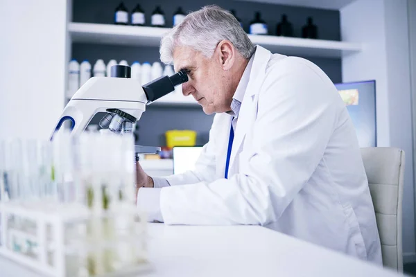 Science Laboratory Man Microscope Plants Research Medical Analysis Growth Particles — Stock Photo, Image
