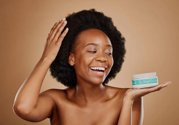 Краса Мислення Чорна Жінка Продуктом Догляду Волоссям Здоров Блиск Посмішка — стокове фото