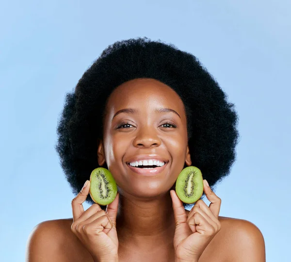 Skincare Portrait Kiwi Woman Beauty Cosmetics Natural Product Healthy Glow — Stock Photo, Image
