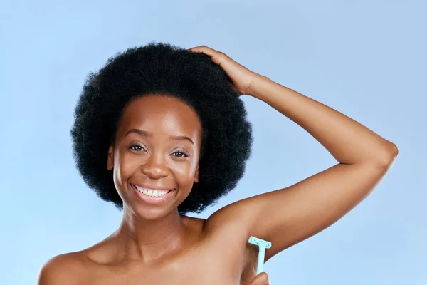 Smile Portrait Black Woman Woman Shaving Armpit Razor Blade Hair — Stock Photo, Image