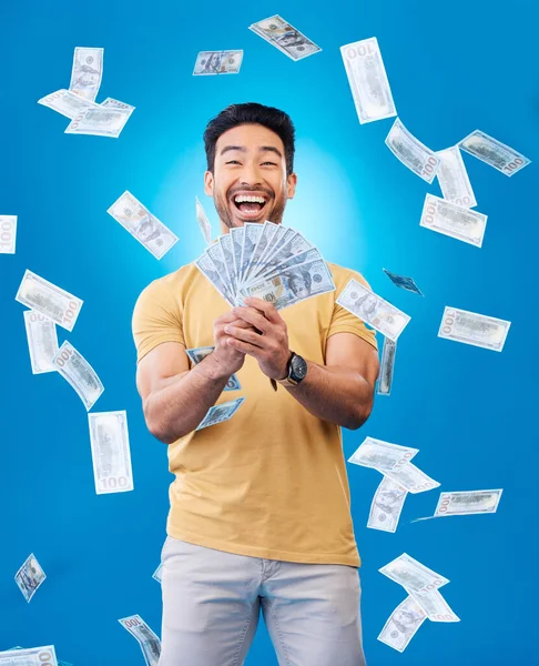 Feliz Retrato Hombre Con Abanico Dinero Fondo Azul Para Inversión —  Fotos de Stock