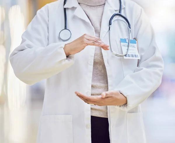 Szpital Lekarz Ręce Kobiety Kręgu Wellness Usługi Medyczne Ubezpieczenia Klinice — Zdjęcie stockowe