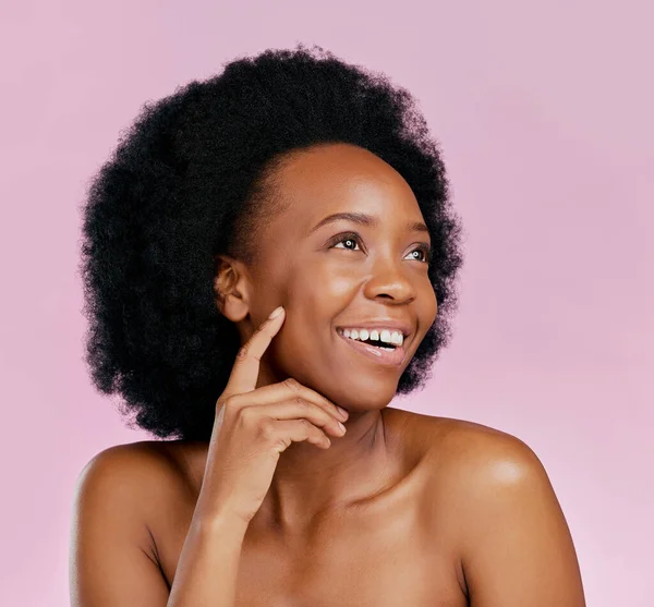 Denken Huidverzorging Vrolijke Zwarte Vrouw Met Gloed Uit Dermatologie Salon — Stockfoto