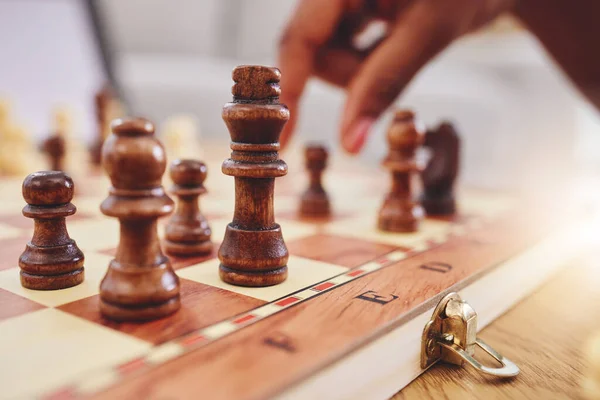 Schach Spiel Und Nahaufnahme Der Hand Mit Beweglichem Brett Für — Stockfoto
