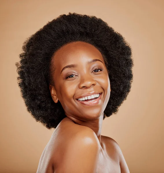 Szczęśliwy Pielęgnacja Skóry Portret Czarnej Kobiety Blaskiem Dermatologii Salonu Lub — Zdjęcie stockowe