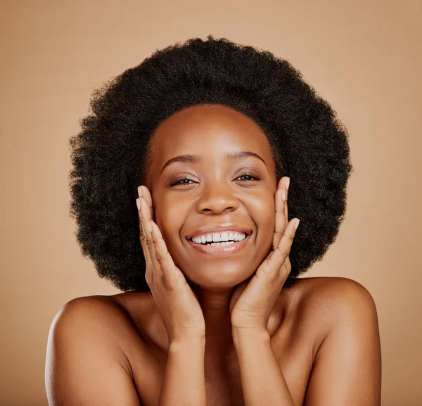 Retrato Mulher Negra Feliz Rosto Toque Para Cuidados Com Pele — Fotografia de Stock