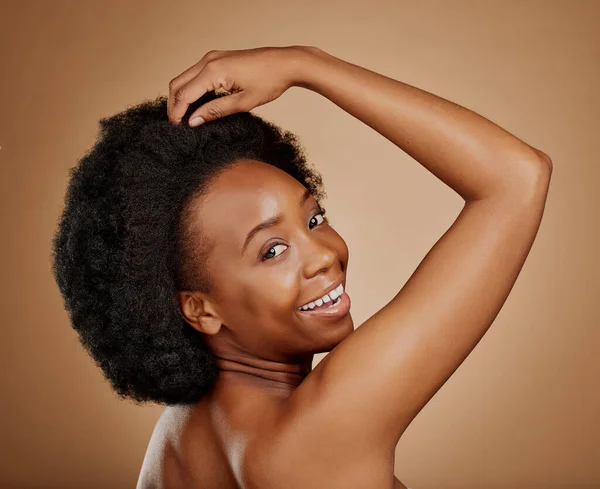 Portret Schoonheid Zwarte Vrouw Met Huidverzorging Make Wellness Tegen Een — Stockfoto