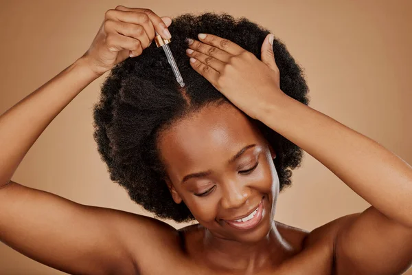 Sérum Huile Soin Des Cheveux Femme Noire Avec Afro Studio — Photo