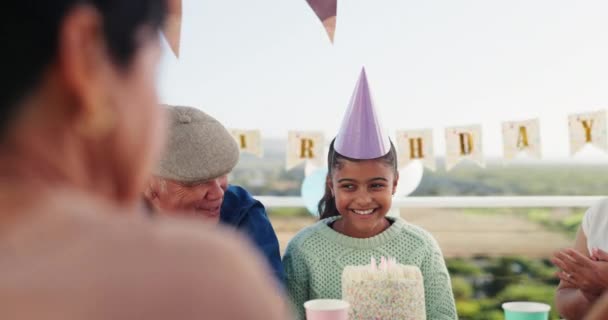 Кейк Семья Девушка Парке День Рождения Празднование Вечеринку Открытом Воздухе — стоковое видео