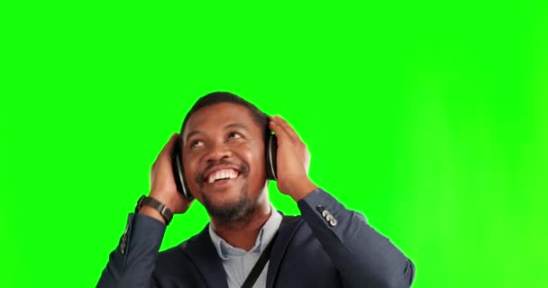 Музика Щаслива Танцює Чорним Чоловіком Зеленому Екрані Потокового Передавання Аудіо — стокове відео