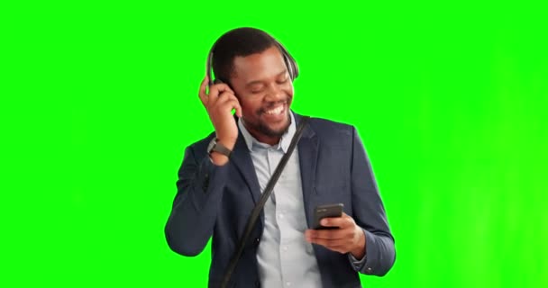 Geschäftsmann Kopfhörer Und Telefon Auf Einem Grünen Bildschirm Mit Einem — Stockvideo