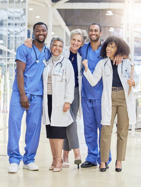 Vencedor Retrato Equipe Médicos Enfermeiros Serviço Saúde Liderança Trabalho Equipe — Fotografia de Stock