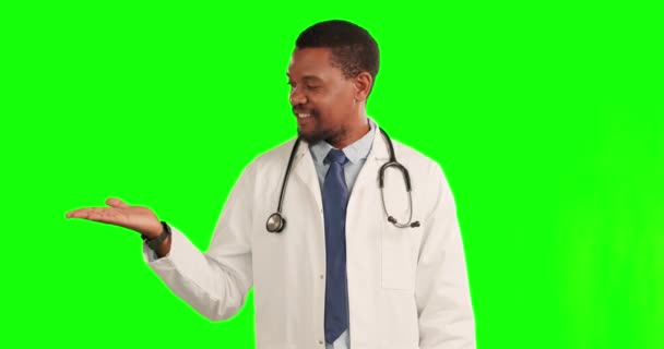 Zwarte Man Dokter Duimen Omhoog Groen Scherm Voor Reclame Marketing — Stockvideo