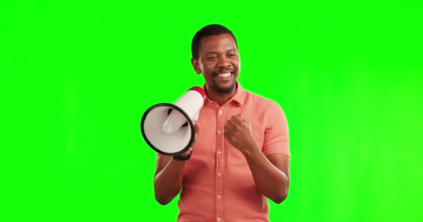 Czarny Człowiek Megafon Pięść Zielonym Ekranie Mowy Lub Prezentacji Tle — Wideo stockowe