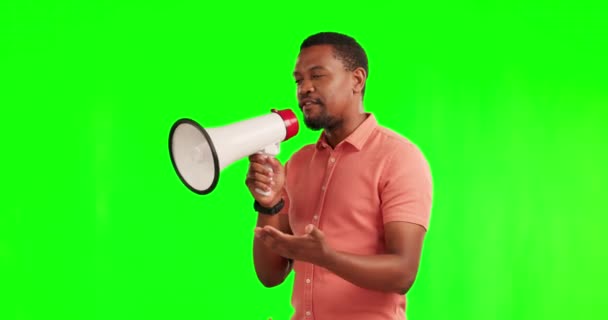 Czarny Człowiek Megafon Rozmowa Zielonym Ekranie Mowy Lub Prezentacji Tle — Wideo stockowe