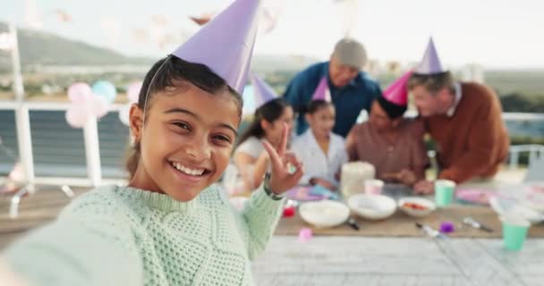 Selfie Κορίτσι Και Οικογένεια Και Γιορτή Εξωτερικό Χώρο Ευτυχία Δέσιμο — Αρχείο Βίντεο
