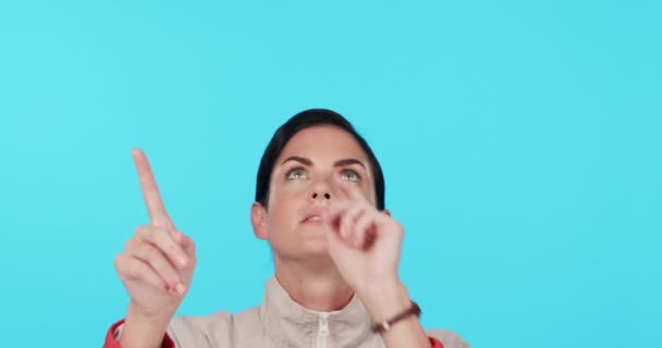 Pointant Pensée Choix Avec Visage Femme Studio Pour Présentation Annonce — Video