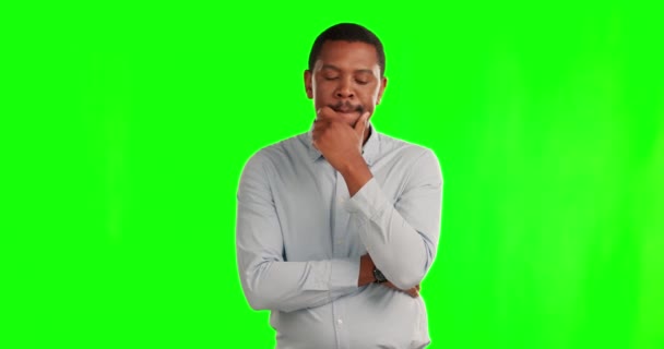 Confundido Hombre Negro Pensando Las Ideas Pantalla Verde Croma Clave — Vídeos de Stock