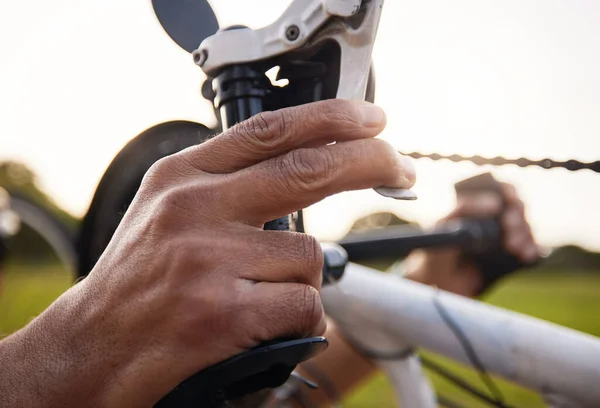 Ręce Jazda Rowerze Hamulce Rowerze Dla Osób Niepełnosprawnych Ćwiczeń Rowerów — Zdjęcie stockowe