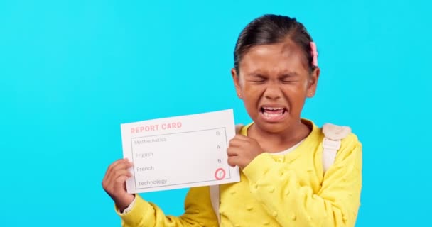 Karta Zgłoszeniowa Porażka Płacząca Dziewczyna Studiu Prezentacją Ocen Złą Oceną — Wideo stockowe