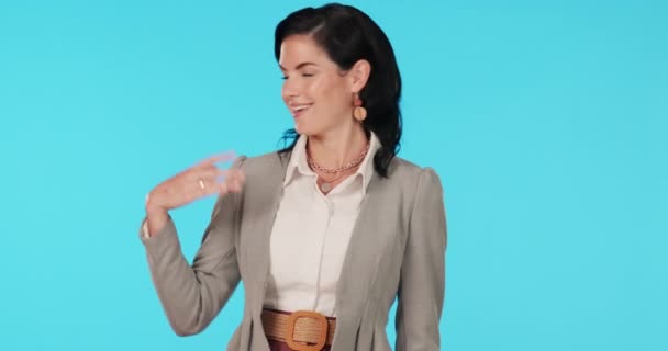 Senyum Perbandingan Wajah Atau Wanita Bisnis Bingung Dengan Pilihan Keseimbangan — Stok Video