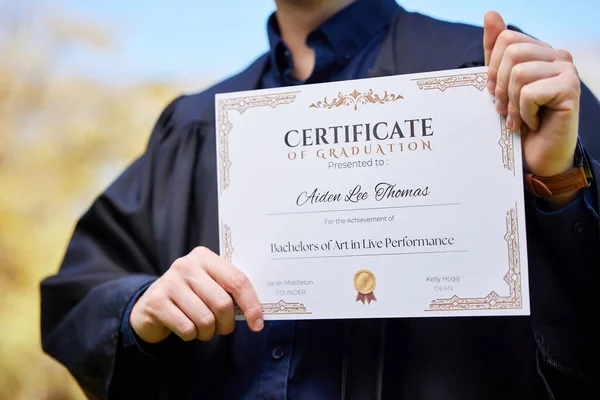 Universidad Manos Primer Plano Certificado Graduación Para Éxito Logro Meta —  Fotos de Stock