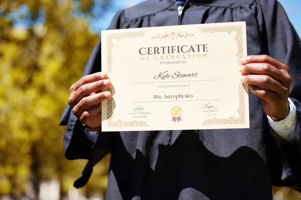 Universidad Manos Primer Plano Diploma Graduación Para Éxito Logro Meta —  Fotos de Stock