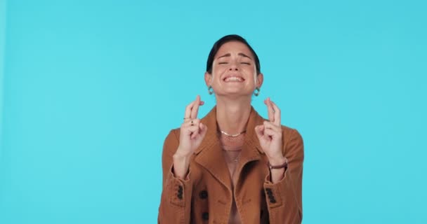 Cara Esperanza Mujer Con Los Dedos Cruzados Trato Dama Emocionada — Vídeos de Stock