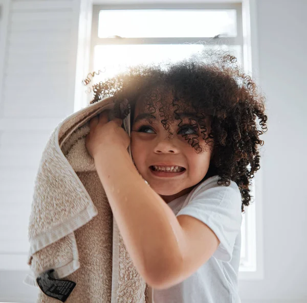 Bad Handtuch Oder Kind Waschen Haare Der Dusche Der Täglichen — Stockfoto