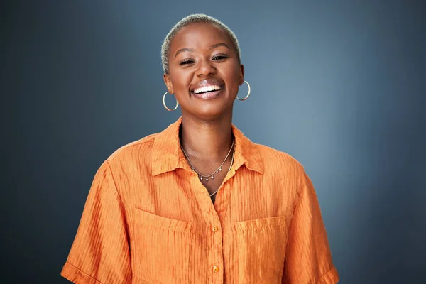 Sonríe Ríe Retrata Una Mujer Negra Riendo Estudio Con Tonterías —  Fotos de Stock