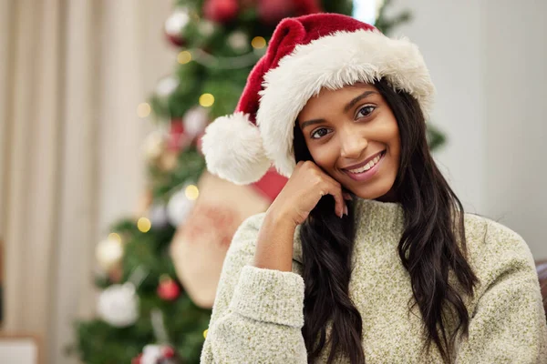 Ευτυχισμένη Γυναίκα Πορτρέτο Και Χριστουγεννιάτικο Καπέλο Για Εορταστική Περίοδο Γιορτή — Φωτογραφία Αρχείου