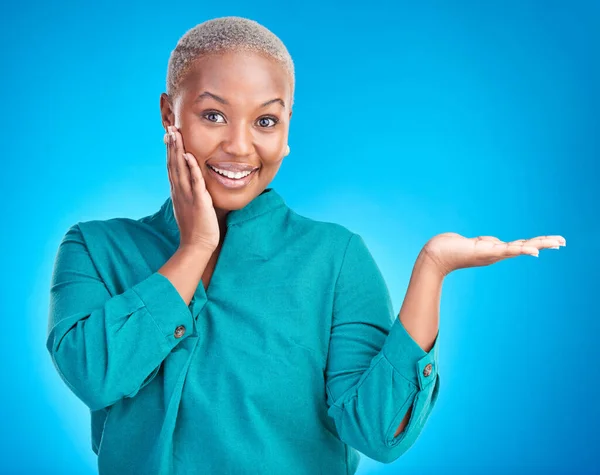 Portrait Smile Black Woman Showing Presentation Promotion Blue Studio Background — Stock Photo, Image