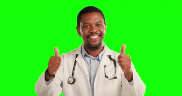 Dank Dokter Met Duimen Omhoog Een Groen Scherm Voor Gezondheidszorg — Stockvideo