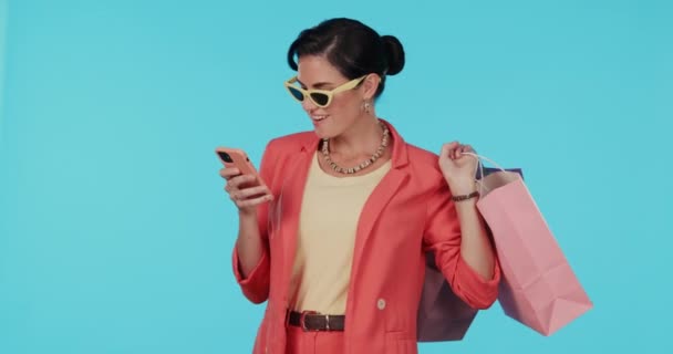 Telefon Torba Zakupy Lub Szczęśliwa Kobieta Mediach Społecznościowych Dla Mody — Wideo stockowe
