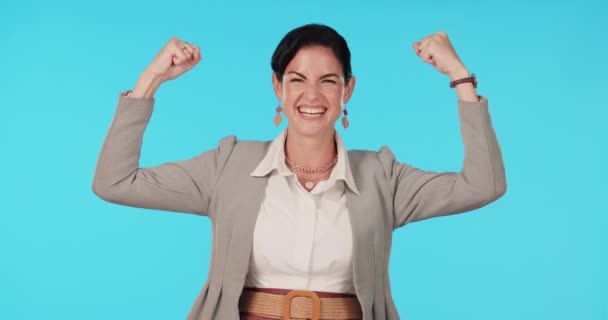 Champion Geschäftsfrau Und Begeisterte Gewinnerin Die Muskeln Spielen Lässt Und — Stockvideo