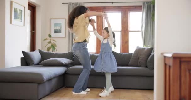 Baile Amor Madre Con Hija Casa Para Vínculo Tiempo Calidad — Vídeo de stock