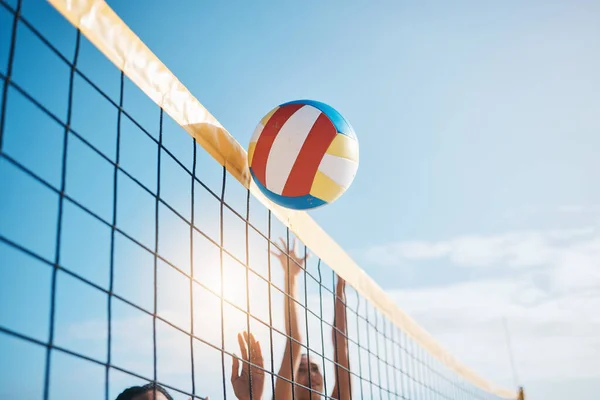 Volleyball Netz Mit Sport Und Fitness Blauer Himmel Und Menschen — Stockfoto