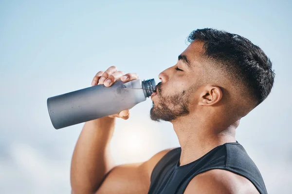 Fitness Hombre Beber Agua Aire Libre Después Entrenar Correr Rutina — Foto de Stock