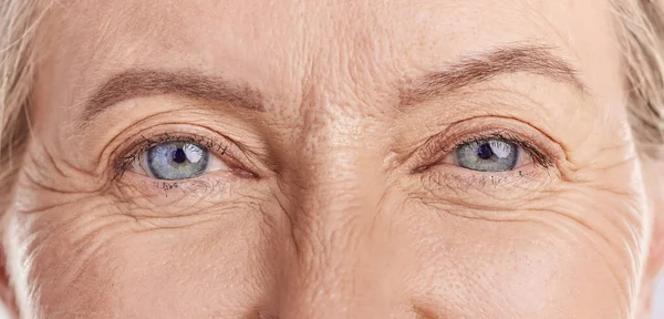 Idősebb Szem Ráncok Közelsége Látással Bőr Arccal Természetes Szépséggel Aging — Stock Fotó